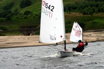 Elliot Banks wins the Derbyshire Youth Sailing event on Torside Puddle