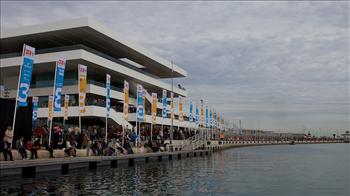 Spectators watch the boats training the day before the 33rd America's Cup begins